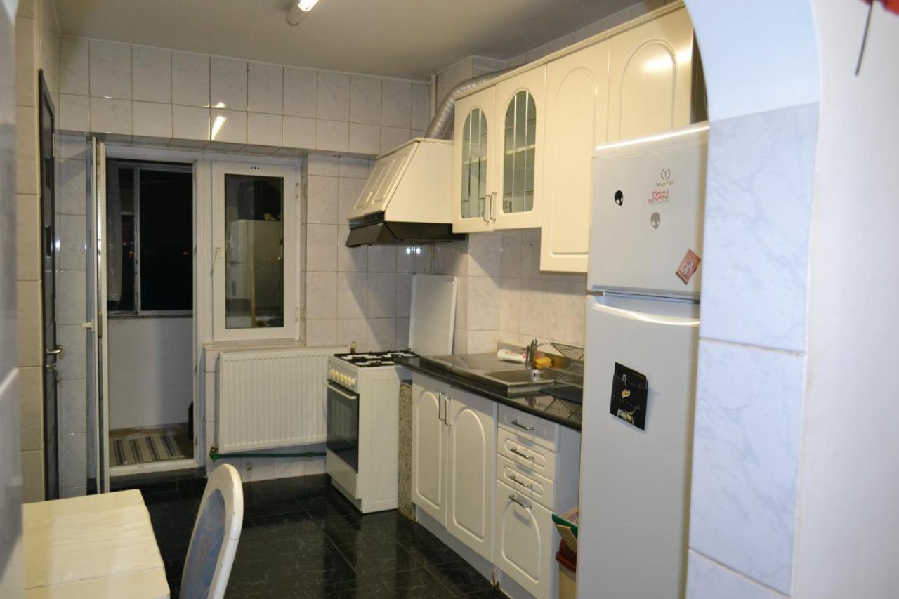 Dreams By The River Apartment Bukares Bagian luar foto