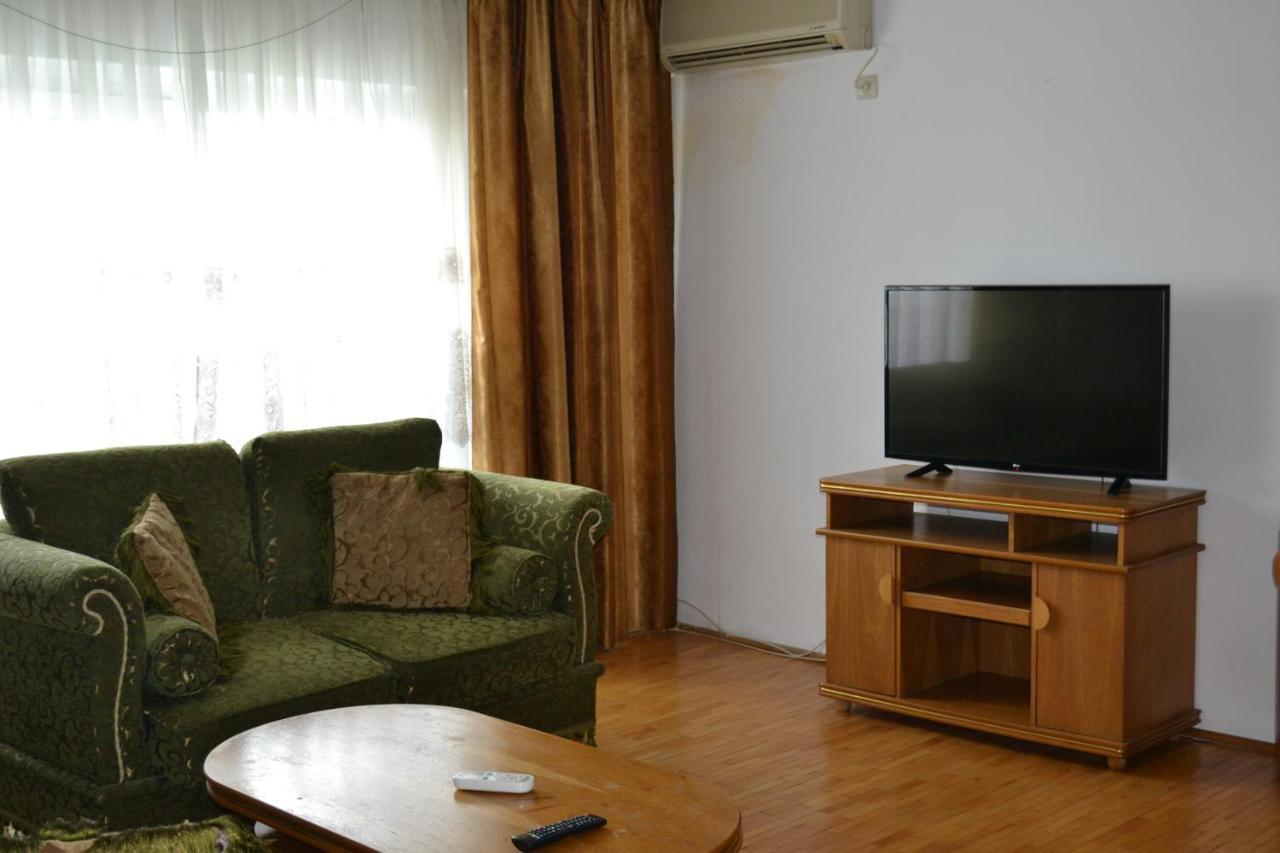 Dreams By The River Apartment Bukares Bagian luar foto